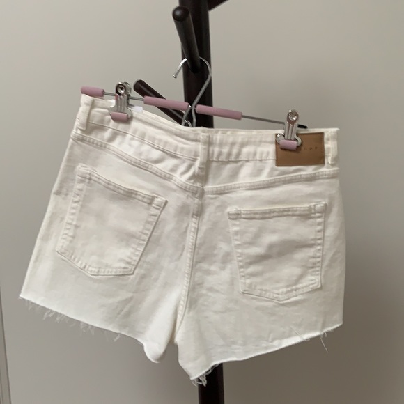 SUMMER: Bnwt topshop white mom shorts - Picture 2 of 2